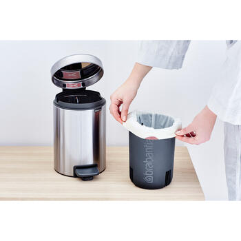 BRABANTIA atkritumu tvertne ar pedāli NewIcon, 3L, Matt Steel Fingerprint Proof (112164)