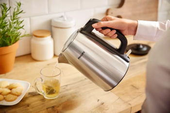 PHILIPS Viva Collection Tējkanna,1.7l (metāla) (HD9351/90)