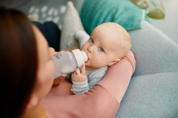 Philips Avent Pretkoliku barošanas pudelīte 330 ml, 3m+ (SCY106/01)