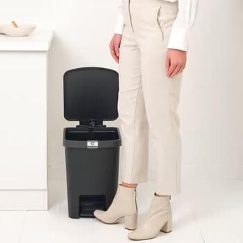 BRABANTIA atkritumu tvertne ar pedāli StepUp,25 l, Dark Grey (800269)