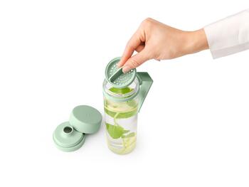 BRABANTIA Make & Take ūdens pudele ar sietiņu, jade green (202445)