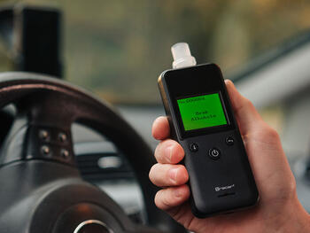 Tracer 47557 BreathEZ-2B Alcohol Tester