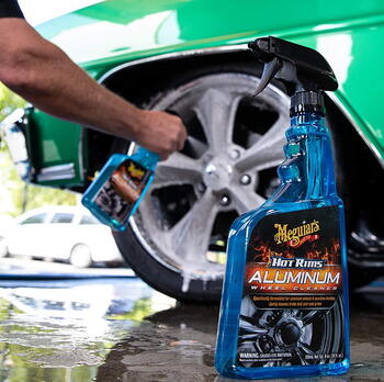 Meguiar's G14324 Hot Rims Безопасное и глубокое средство для очистки алюминиевых дисков с защитой 710 мл (G14324)