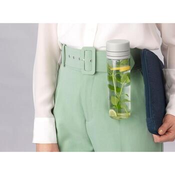 BRABANTIA Make & Take ūdens pudele ar sietiņu, light grey (202421)
