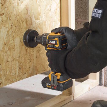 JCB JCB-18PCD-75-5 Professional 18V kompakta bezsuku urbjmašīna-skrūvgriezis urbšanai un skrūvēšanai 75Nm 13mm patrona 2x5.0Ah akumulatori 4.5A lādētājs (JCB-18PCD-75-5)