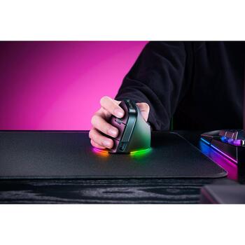 Razer ergonomiska bezvadu pele Pro Click V2 Vertical RZ01-05250100-R3G1, 30000 dpi, 8 pogas, RGB apgaismojums, mehāniskais slēdzis (RZ01-05250100-R3G1)