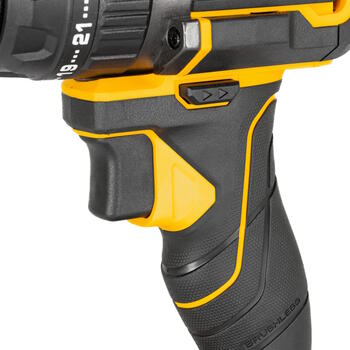 JCB JCB-18PKIT-2 Professional 18V kompakts instrumentu komplekts urbjmašīna-skrūvgriezis 75Nm trieciena skrūvgriezis 230Nm 2x5.0Ah akumulatori 4.5A lādētājs (JCB-18PKIT-2)