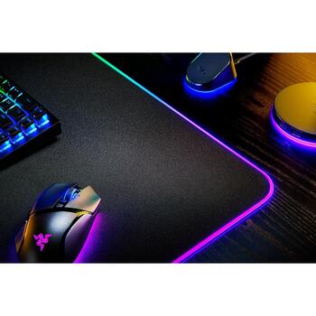 Razer Коврик для мыши Strider Chroma RZ02-04490100-R3M1, 900x370x4 мм, черный, RGB подсветка, гибридная поверхность, USB Type A (RZ02-04490100-R3M1)