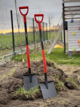 Yato smailā lāpsta YT-86804, 120 cm, 195 mm, 285 mm, 1050Mn tērauds, 40-48 HRC, ergonomisks rokturis (YT-86804)