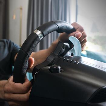 Logitech Руль + педали 941-000123, 900° поворот, USB, черный, алюминий, кожа, 3100 г педали, сетевой кабель (941-000123)