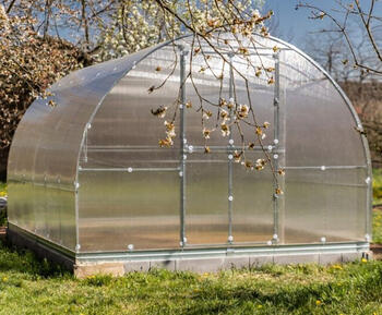 Siltumnīca KLASIKA TUBE 3x10m (30m2) ar pamatiem un 4mm polikarbonāta pārklājumu; 4779037492503 (154)
