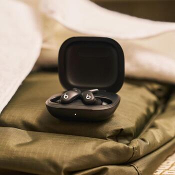 Beats Powerbeats Fit беспроводные наушники ME2J4ZM/A, черный, Bluetooth, активное шумоподавление, IPX4, 7ч, зарядный кейс, Siri (ME2J4ZM/A)