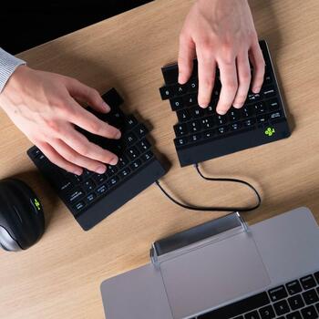 R-Go Tools клавиатура R-GO SPLIT BREAK, беспроводная, Bluetooth 5.0, QWERTY, черная, емкость аккумулятора 500 мАч (RGOSBUSWLBL)