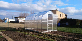Siltumnīca KLASIKA 10 - 2.5m x 4m - 6mm polikarbonāta 4779037490264 KLASIKA GREENHOUSE (4779037490264)