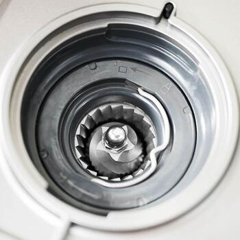 Gastroback Эспрессо кофемашина 42616, 1550W, 15 бар, 2,8L резервуар для воды, 250g контейнер для зерен, 30 уровней помола (42616)