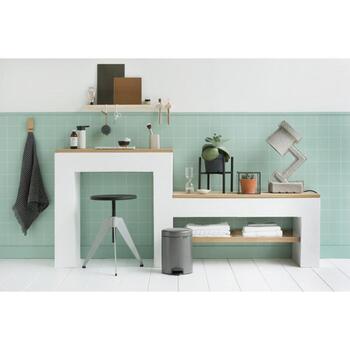 Brabantia NewIcon 112683 педальное ведро, 5 л, нержавеющая сталь, непроницаемое для запахов, нескользящее основание (112683)