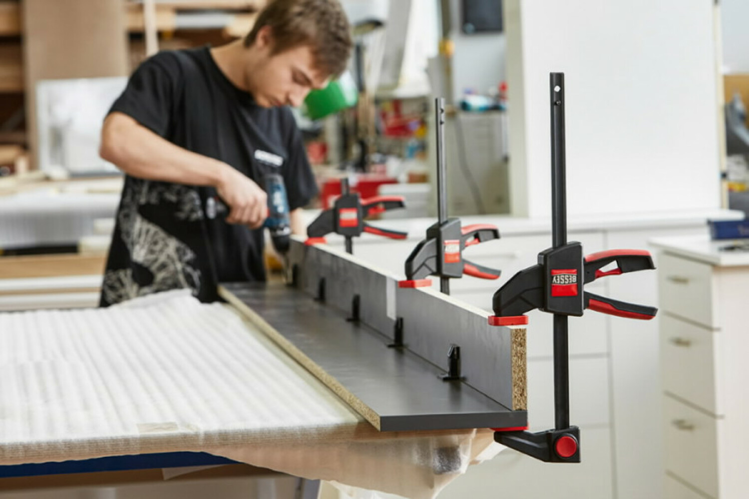 Bessey EZL30-8 vienas rokas skava, 300mm, 80mm, 160-450mm, 1400N, stikla šķiedras poliamīds, tērauda sliedes (EZL30-8)