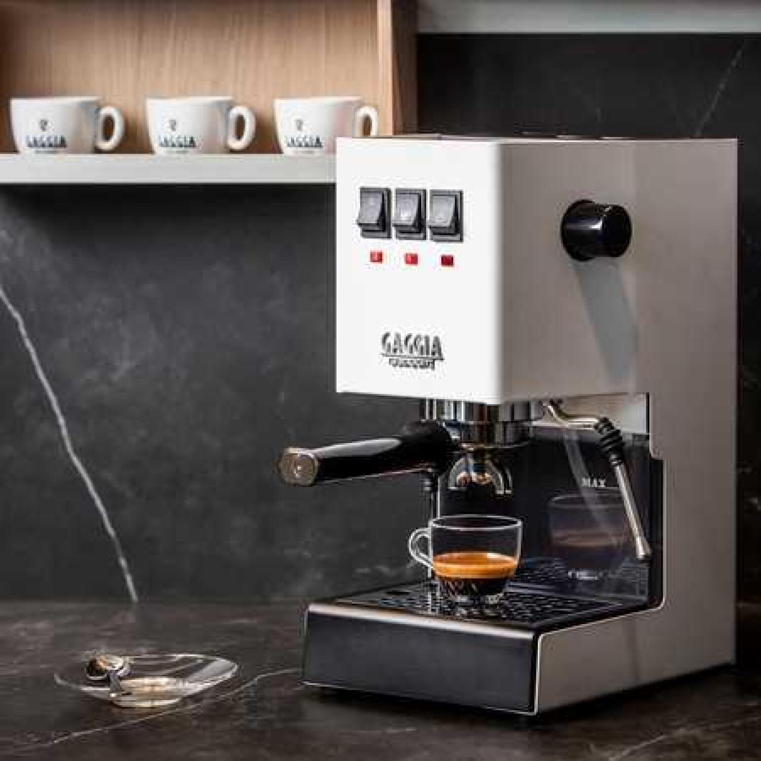 Gaggia Кофемашина RI9481/13 Classic E24, 15 бар, 2.1 л, полуавтоматическая, встроенный капучинатор, polar white (RI9481/13)
