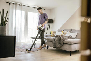 Karcher VC 4 Cordless myHome 1.198-630.0, беспроводной пылесос, 21.6В, 2.5Ач, 650мл, 30мин, Boost, циклонный фильтр (1.198-630.0)