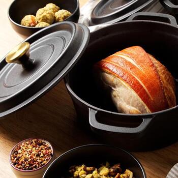 Russell Hobbs чугунная кастрюля RH02524BEU7, 3.4л, 24см, совместима с индукцией, крышка в комплекте (RH02524BEU7)