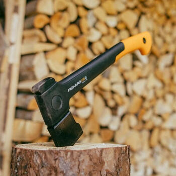 Топор X-series X18, S-образное лезвие, 1069103 FISKARS (1069103)