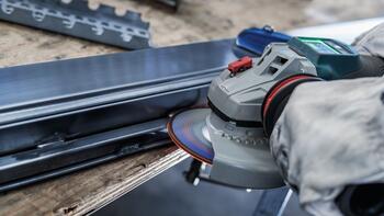 Slīpēšanas disks 115x3.0x22.23 mm, Mazām leņķa slīpmašīnām PRO SEMI-FLEXIBLE SLĪPRIPA AR SAISTVIELĀM, 2608602217, BOSCH (2608602217)
