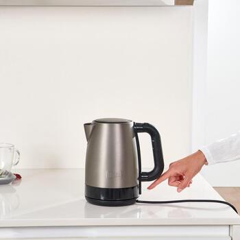 Black Decker электрический чайник BXKE2201E ES9580040B, 2200 W, 1.7 L, нержавеющая сталь, технополимер, моющийся фильтр (ES9580040B)