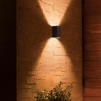 Philips Hue уличный настенный светильник Resonate 8718696174388, 8Вт, IP44, 1180лм, 2000-6500K, LED, черный, Bluetooth, Zigbee (8718696174388)
