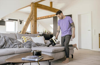 Karcher VC 4 Cordless myHome 1.198-630.0, беспроводной пылесос, 21.6В, 2.5Ач, 650мл, 30мин, Boost, циклонный фильтр (1.198-630.0)