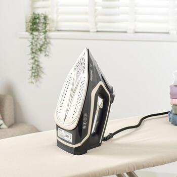 Beldray Утюг BEL01980VDE, 2600W, 140 g/min, 280 ml, 2.5 m, керамическая подошва, подача пара, против накипи (BEL01980VDE)