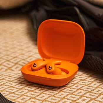 Beats Powerbeats Fit ME2M4ZM/A, беспроводные наушники, Bluetooth, ANC, IPX4, 7ч, до 30ч с зарядным чехлом, Siri, микрофон (ME2M4ZM/A)