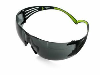 3M SecureFit 400 SF402AF aizsargbrilles, pelēkas, polikarbonāta lēcas, 99.9% UV aizsardzība, triecienizturīgas (SF402AF)