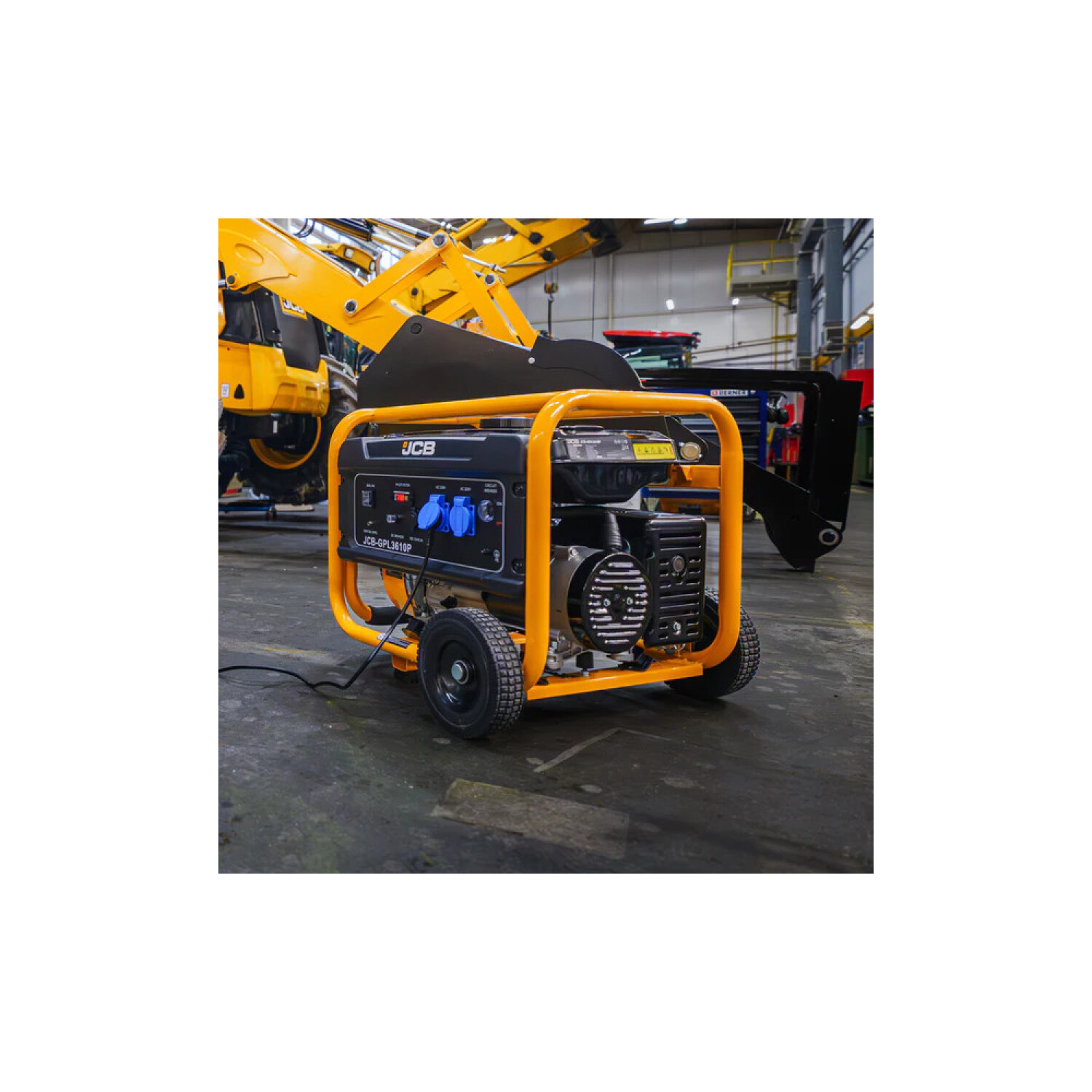 JCB benzīna ģenerators rezerves elektroapgādei 3.6kW 230V 1 fāze AVR rokas starts 15L riteņi JCB-GPL3610P (JCB-GPL3610P)
