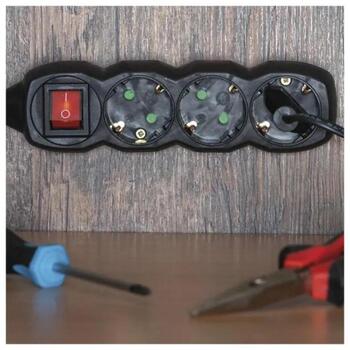Emos Удлинитель PC1421R, 1,5м, 4x2P+PE, 3680W, PVC, с выключателем, черный, защита от детей (PC1421R)
