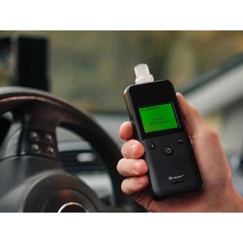 Tracer Алкометр TRAALC47557, 0.00-4.00‰, 5 мундштуков, 200 измерений, аккумулятор, ЖК экран, контроль дыхания (TRAALC47557)