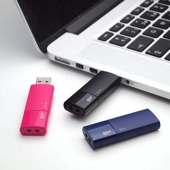 Silicon Power USB флеш-накопитель Ultima U05 SP032GBUF2U05V1D, 32GB, USB 2.0, Type-A, синий, матовая поверхность, LED индикатор (SP032GBUF2U05V1D)