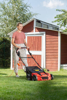 Yato YT-84840 elektriskais skarifikators, 1800W, 3500min⁻¹, 230-240V, 50Hz, 380mm, 12mm, 45l, IPX4, II klase (YT-84840)