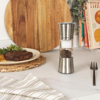 Salter Sāls un piparu dzirnaviņas BW12957FEU7, sudraba, 2-vienā dizains, regulējams malums, keramikas mehānisms, vāciņi (BW12957FEU7)