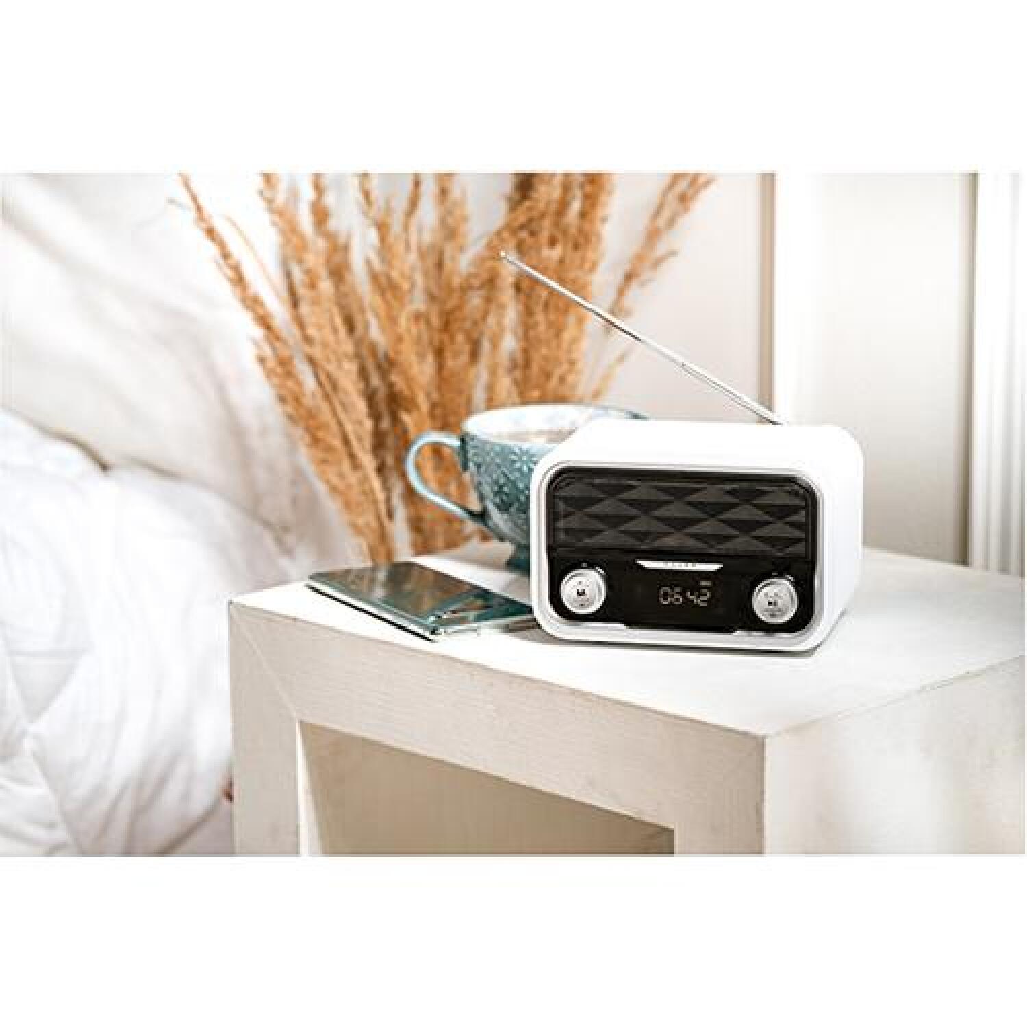 Adler Bluetooth радио AD 1185, 1800 мАч, FM 50 предустановленных станций, AUX, LCD дисплей, белый (AD 1185)