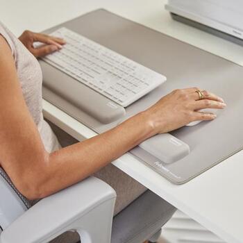 Fellowes Breyta Palm Wrist Rest 100142569, цвет песок, силиконовая поверхность, патентованная технология HEX Cushion (100142569)