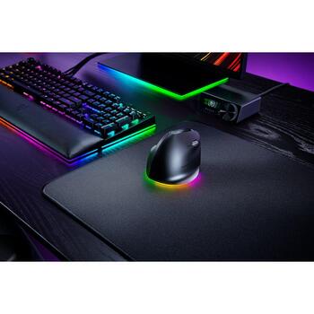 Razer ergonomiska bezvadu pele Pro Click V2 Vertical RZ01-05250100-R3G1, 30000 dpi, 8 pogas, RGB apgaismojums, mehāniskais slēdzis (RZ01-05250100-R3G1)