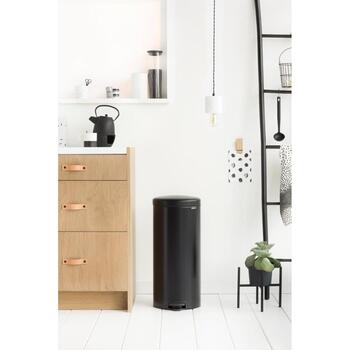 Brabantia NewIcon 114540 мусорное ведро с педалью, 30 л, нержавеющая сталь, матовый черный (114540)