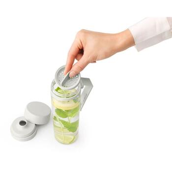 BRABANTIA Make & Take ūdens pudele ar sietiņu, light grey (202421)