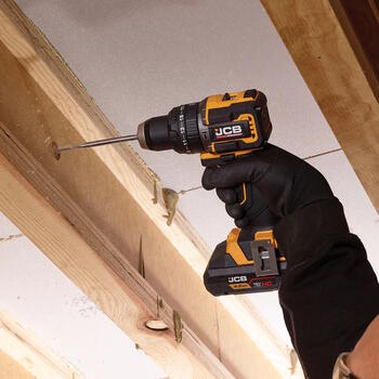 JCB JCB-18PCD-75-5 Professional 18V kompakta bezsuku urbjmašīna-skrūvgriezis urbšanai un skrūvēšanai 75Nm 13mm patrona 2x5.0Ah akumulatori 4.5A lādētājs (JCB-18PCD-75-5)