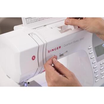 Singer Šujmašīna Quantum Stylist 9960, 600 šuvju, 13 pogcaurumu, LCD displejs, automātiska diega ievade, 850 šuvju/min (9960)