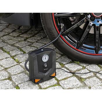Tracer Автомобильный компрессор TRAKOM47449, 12V, 120W, 8бар, 15л/мин, 3 насадки, аналоговый манометр, LED свет (TRAKOM47449)