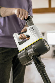 KARCHER VC 4 Cordless myHome Car, 1.198-632.0, 21.6V, 0.65l, 78dB, 30min, беспроводной, без мешка, для уборки авто (1.198-632.0)