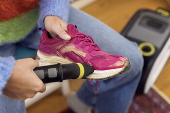 Karcher Shoe!Cleaner SE 3-18 Модель 2.863-369.0, 0.1кг, черный, насадки (2.863-369.0)