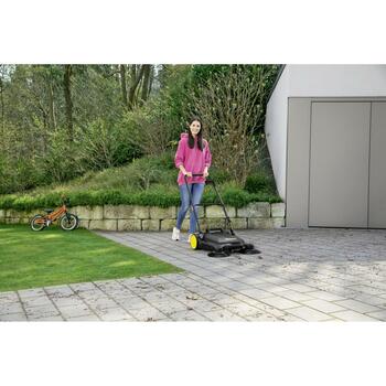 Karcher Ручная подметальная машина S 4 Twin Go!Further 1.766-363.0, 680 мм, 2400 м²/ч, 20 л, черный, 10.2 кг (1.766-363.0)