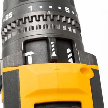 JCB JCB-18PKIT-3 Professional 18V instrumentu komplekts urbjmašīna-skrūvgriezis 160Nm trieciena skrūvgriezis 230Nm 2x5.0Ah akumulatori 4.5A lādētājs (JCB-18PKIT-3)